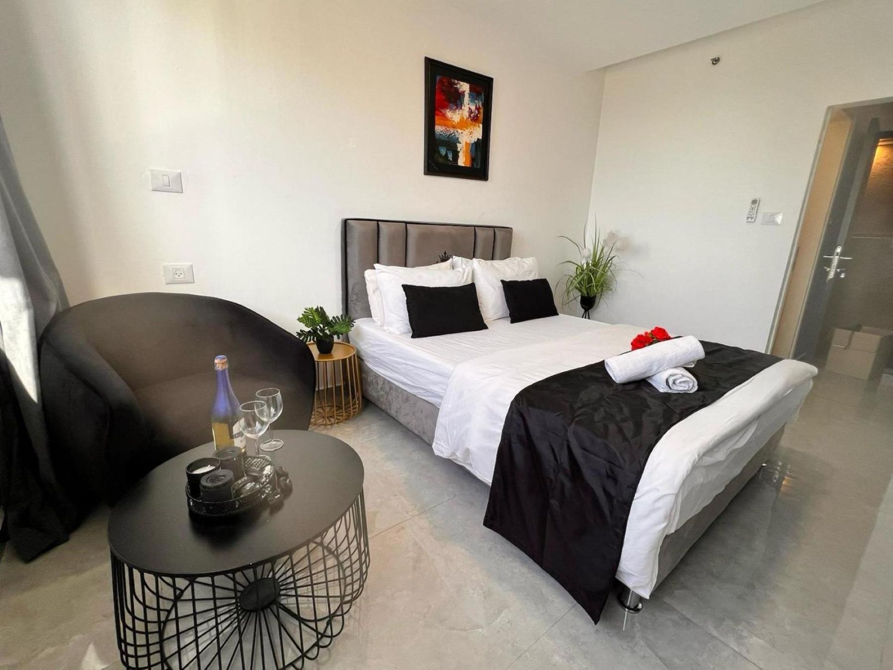 Elis Boutique Hotel Bat Yam Exterior foto