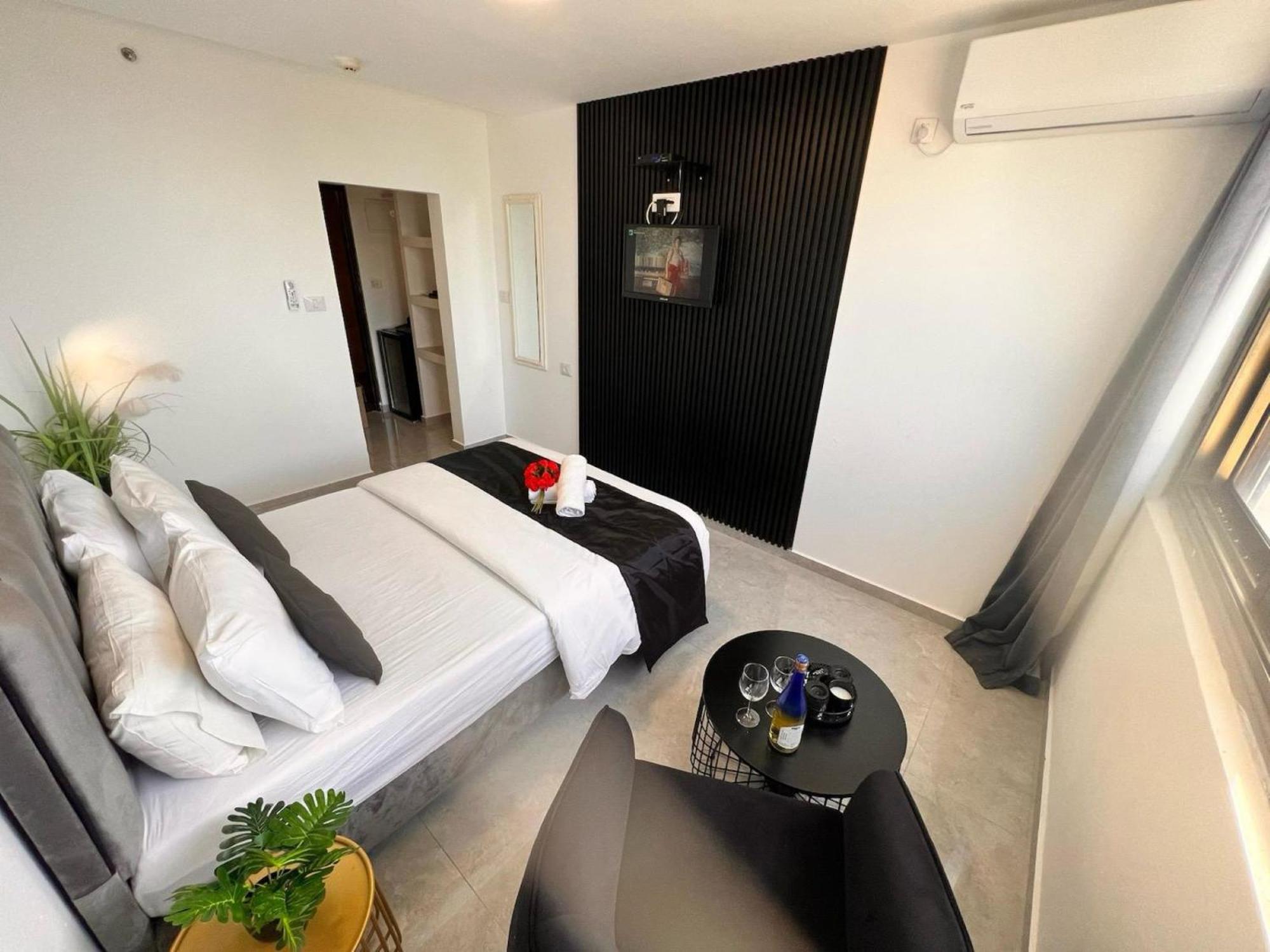 Elis Boutique Hotel Bat Yam Exterior foto