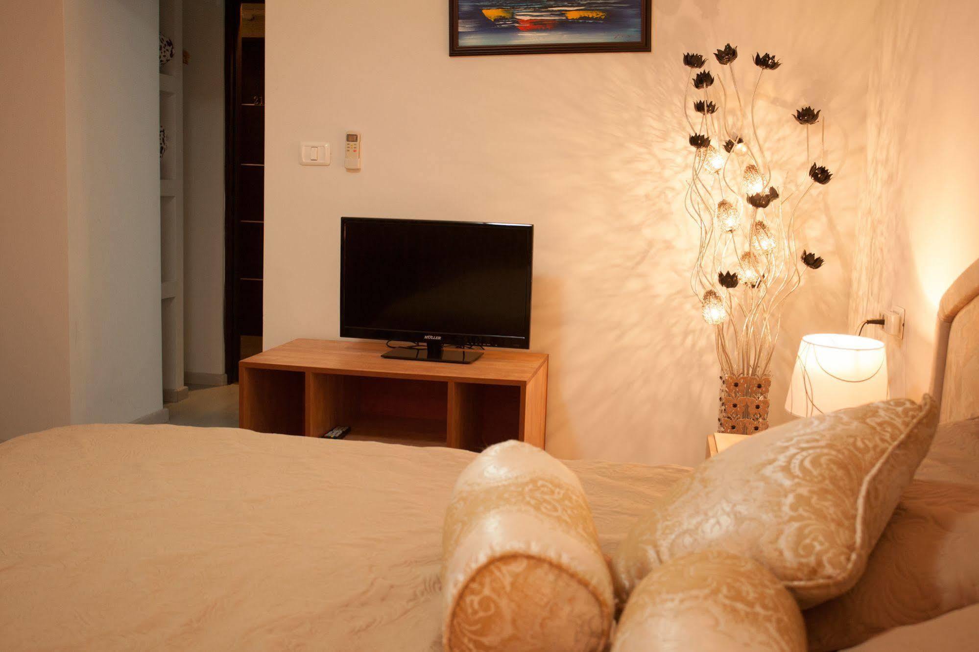 Elis Boutique Hotel Bat Yam Exterior foto