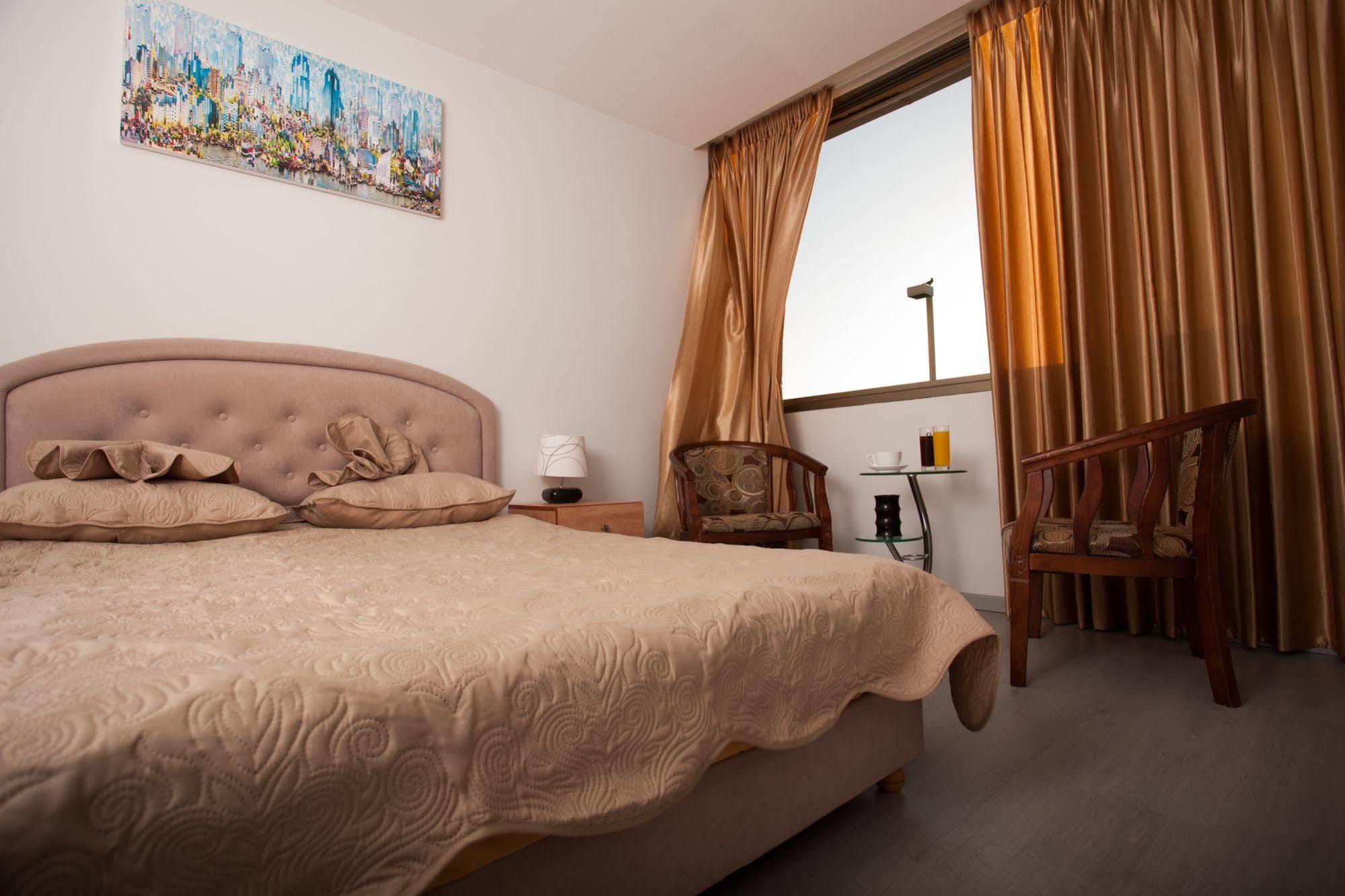 Elis Boutique Hotel Bat Yam Exterior foto
