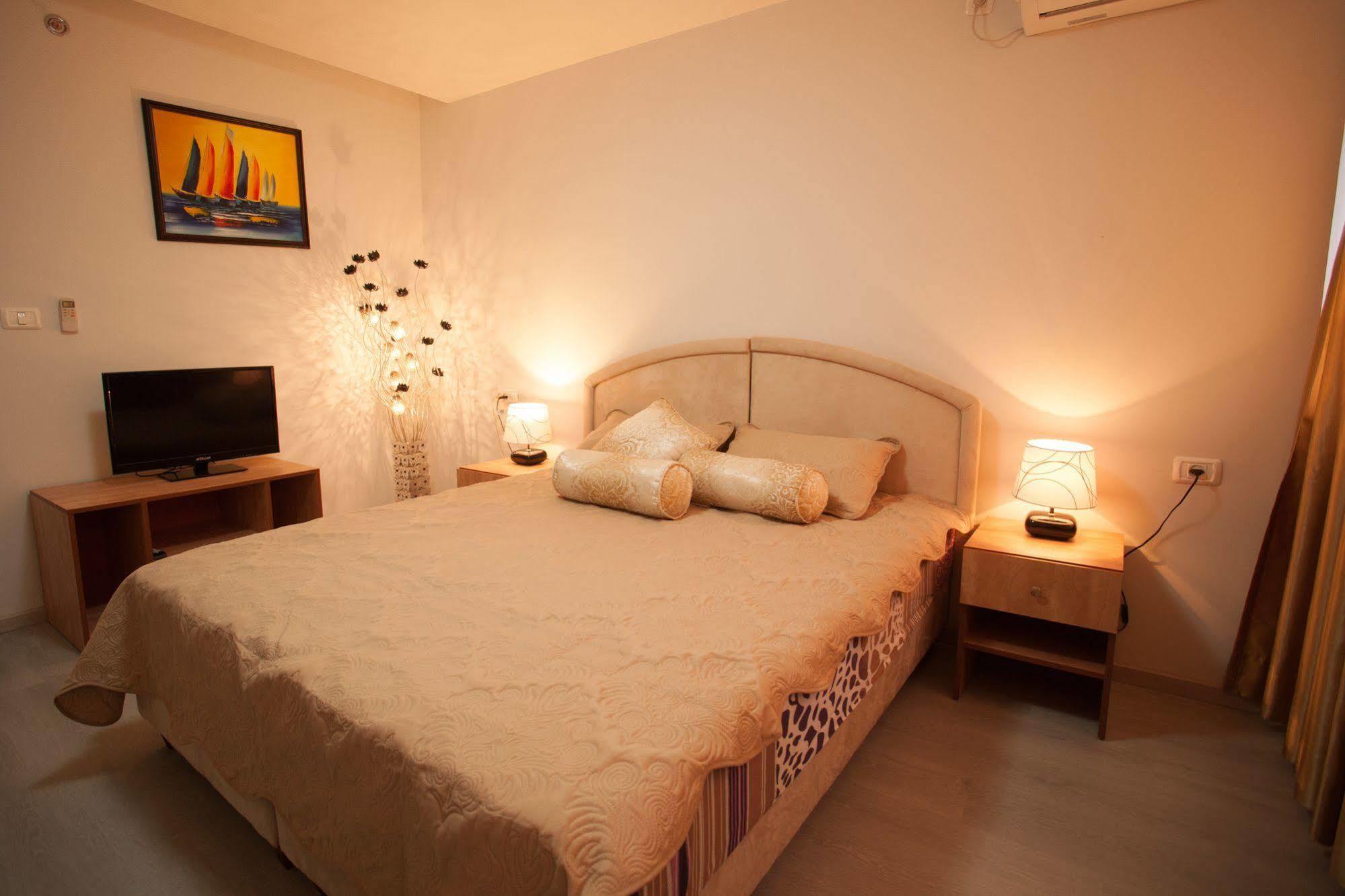 Elis Boutique Hotel Bat Yam Exterior foto